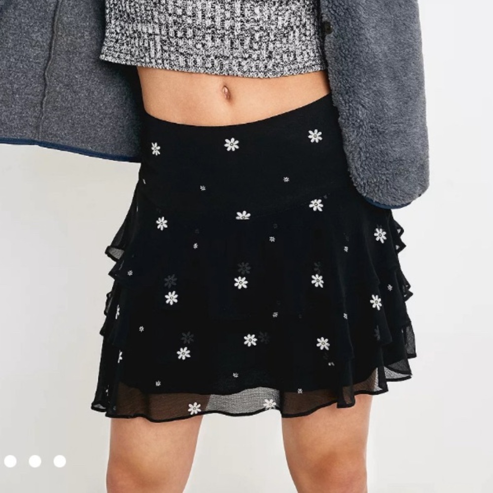 UO Urban Outfitters Tiered Floral Ruffle Mini Skirt, XS